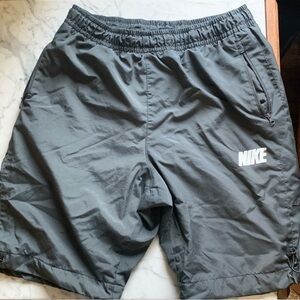 Men’s M grey Nike shorts